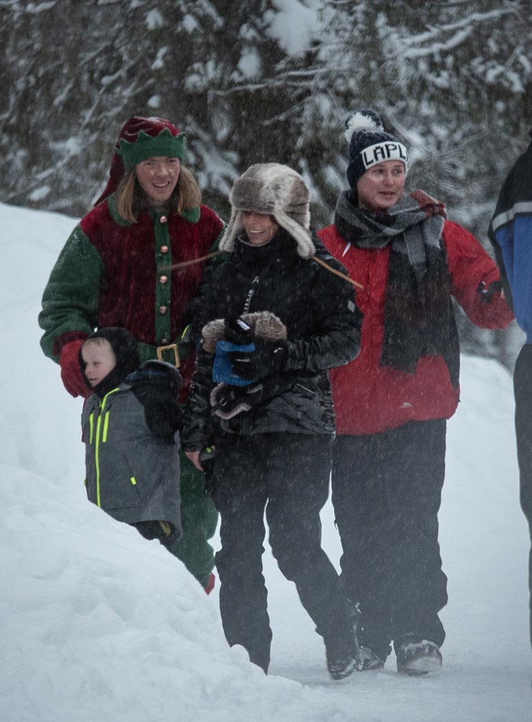 Coleen palasi husky-koirien luota iloisena ja riehakkaan oloisena.