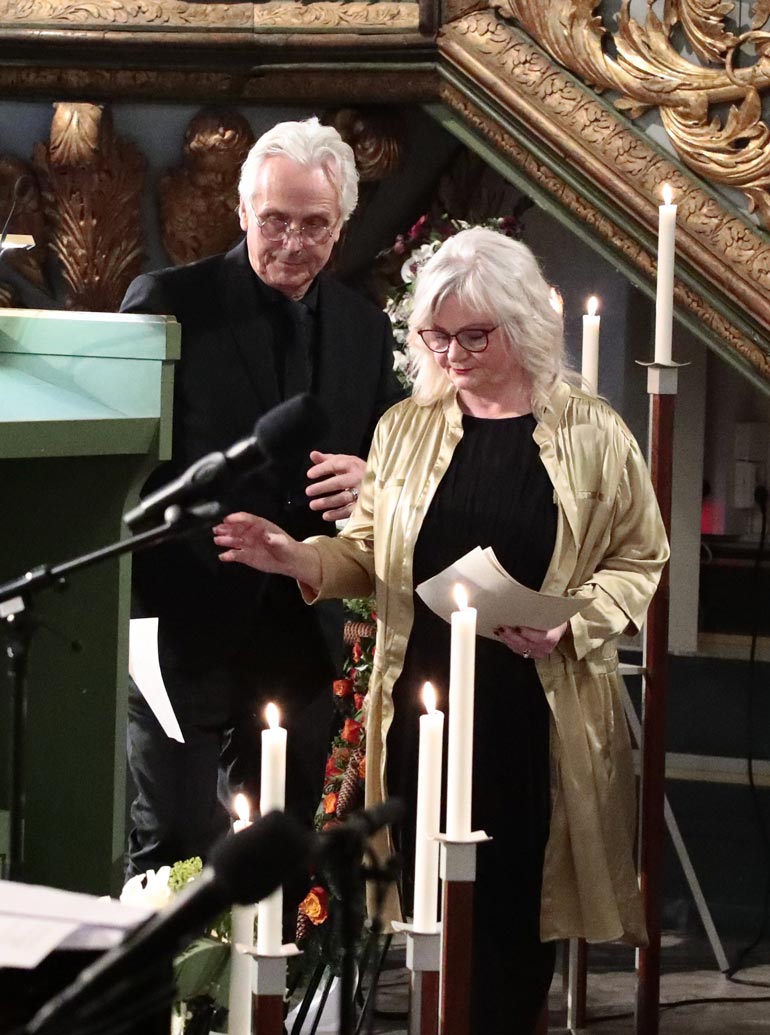 Ari Behnin isä Olav Bjørshol ja äiti Marianne Behn pitivät kauniin puheen poikansa muistoksi.