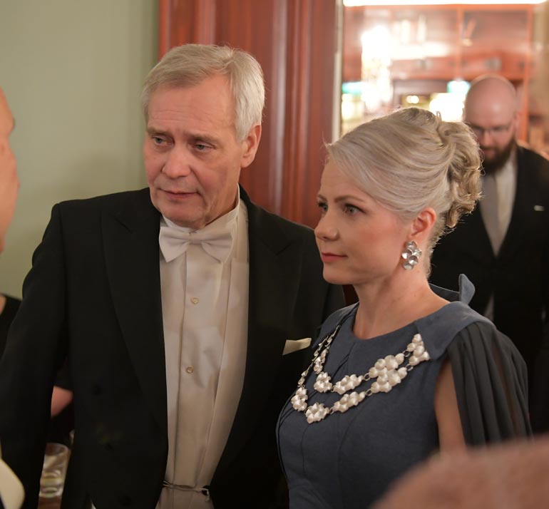 Antti Rinne lähti vaimonsa Heta Ravolainen-Rinteen kanssa Gambiaan. Pariskunta palasi Suomeen loppiaisena.