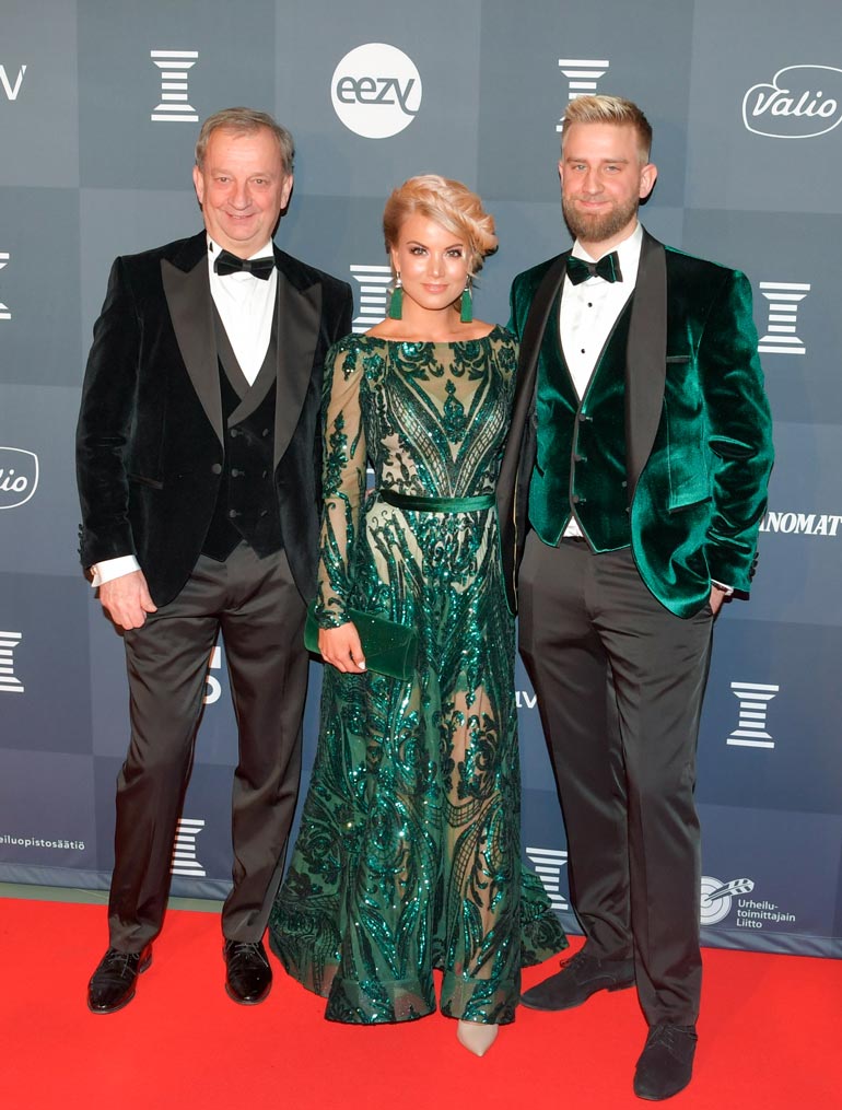 Hjallis, Janni ja Joel Urheilugaalassa.