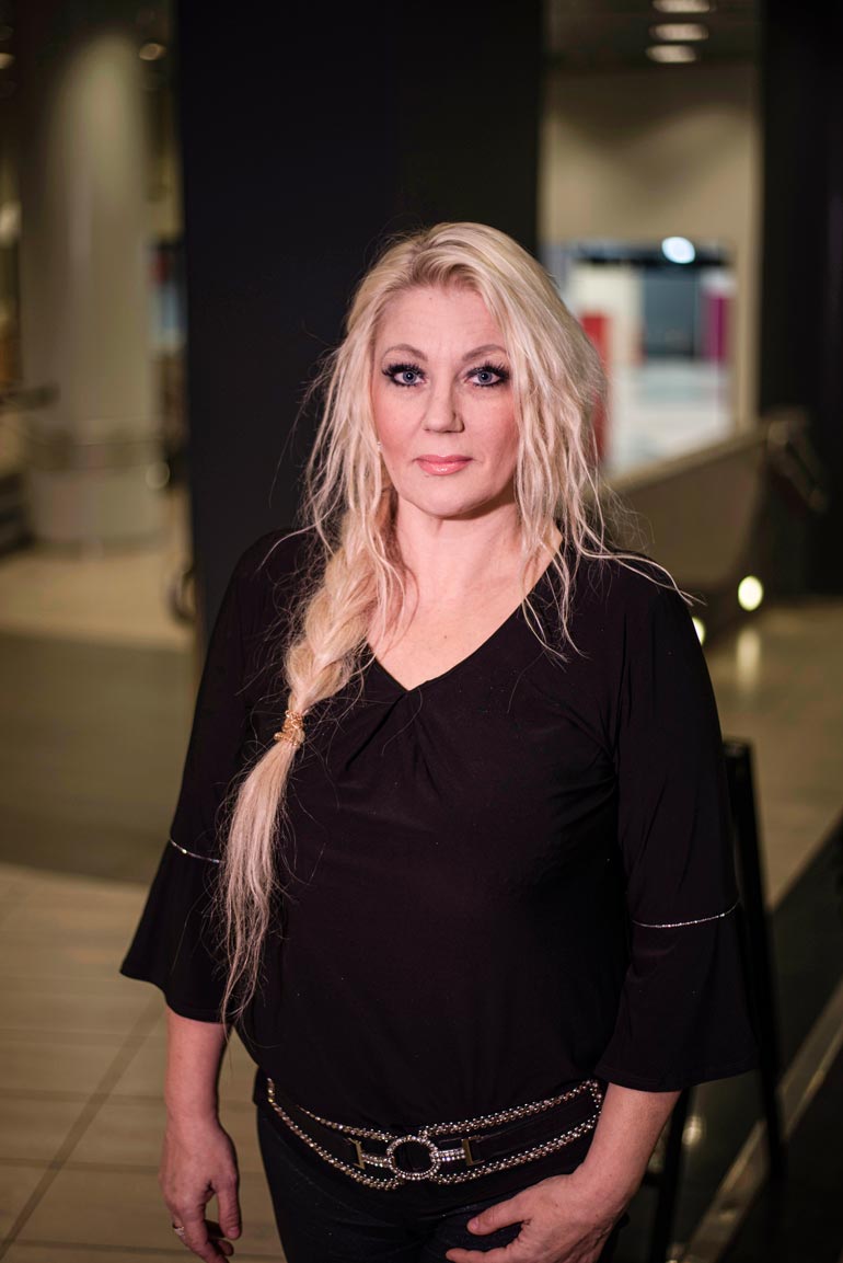 – Seiskan jutun jälkeen alkoi tapahtua, Carita sanoo.
