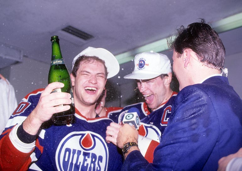 Vuonna 1990 pukukopissa juhlittiin Oilersin Stanley Cupin voittoa Boston Bruinsista.
