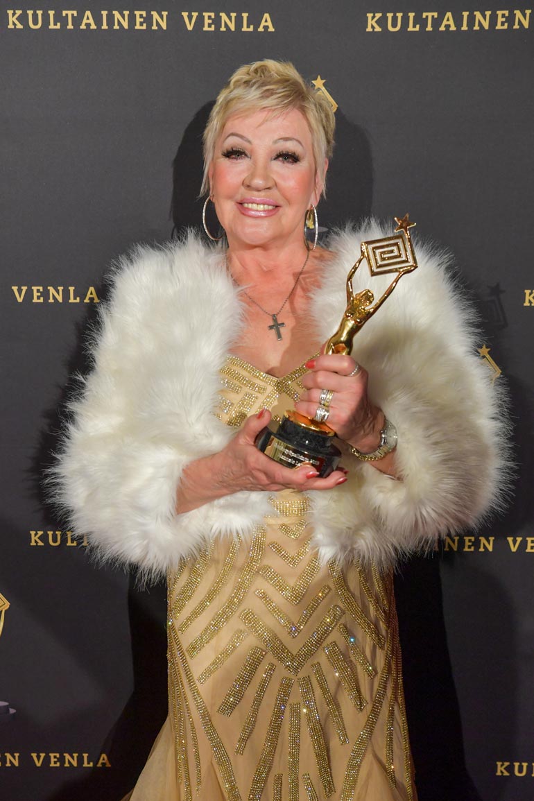 Hannele Lauri palkittiin Kultainen Venla -gaalassa.