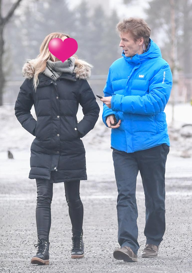 Paparazzi bongasi Tonin ja hänen uuden kultansa viime viikolla Oulusta. Kaksikko liikkuu kaupungilla avoimesti yhdessä eikä peittele hellyydenosoituksia.