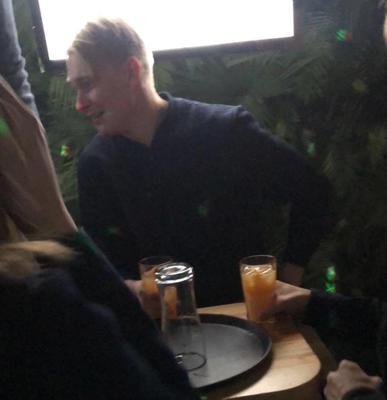 Kaapo bongattiin Jethro Rostedtin omistamasta yökerho Studiosta, jossa hän viihtyi kavereidensa kanssa.
