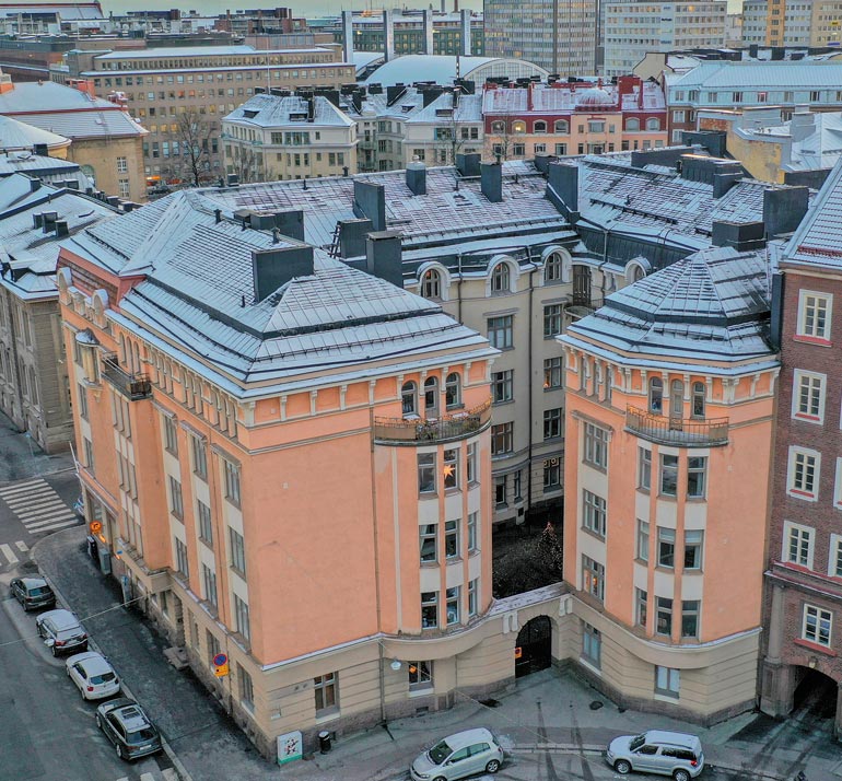 Laura Birn osti asunnon Helsingistä.
