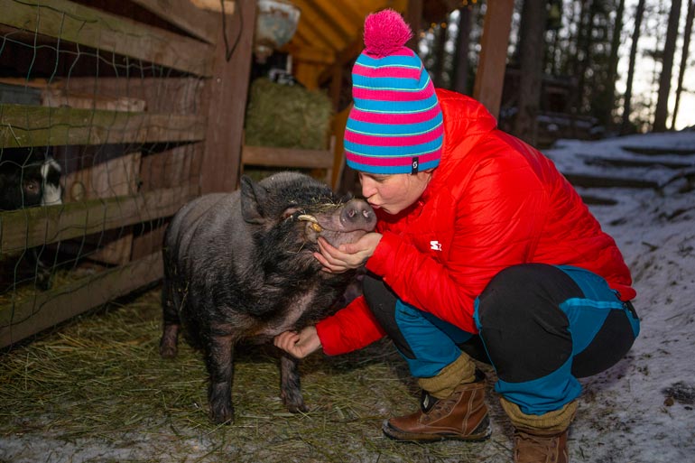 Marjo kertoo, että possut ovat herkkiä ja älykkäitä eläimiä.