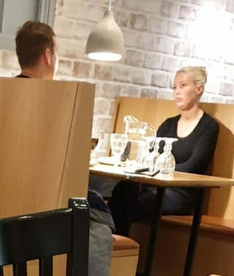 Maisa Torppa lounaalla.