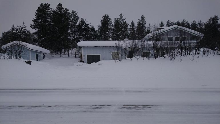 Mikolla on yhä hulppea omakotitalo Enontekiöllä. Vuonna 2012 hän maksoi talosta 128 000 euroa.