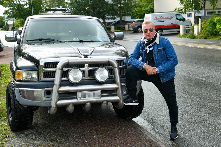 Tauski keräsi parkkisakkoja.