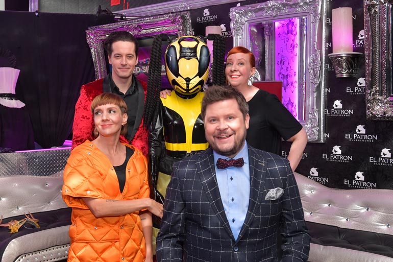 Masked Singer Suomi -ohjelmassa nähdään Marian lisäksi Janne Kataja ja Jenni Kokander. Sarjan juontaa Ile Uusivuori.