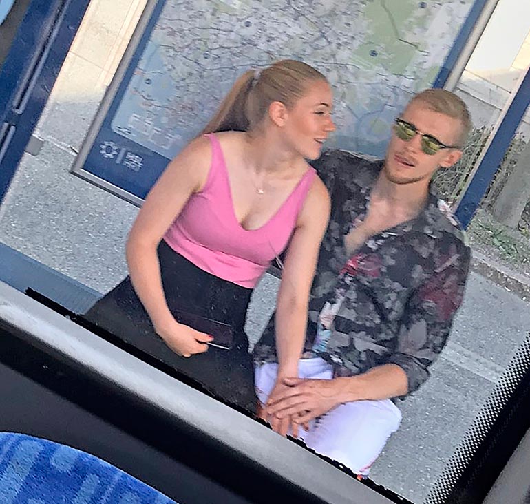 Ronin ja Airin suhde paljastui loppukesällä 2019, kun Seiska julkaisi parin yhteiskuvan. – Pohdin, oliko tieto tullut lähipiiristämme. Nyt koko asia on jo ihan hauska.