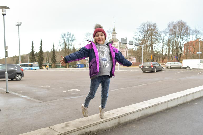 Minusta kuullaan vielä! Huikealla oopperalaulannallaan tv-katsojien sydämet sulattanut Veronika Istomina on vasta 9-vuotias huipputalentti. – Tykkään laulaa kaikenlaisia lauluja. Suosikki- artistini on lahtelainen Behm!