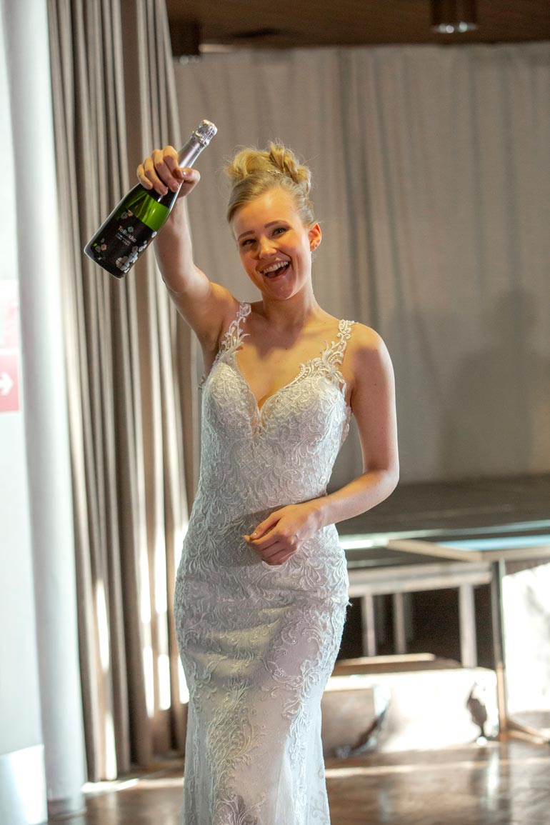 Onko hän seuraava Miss Suomi? Monien mielestä asikkalalaisessa hotellissa ennakoitiin jo tulevaa, kun järvenpääläinen Annika Piitulainen, 22, kruunattiin Miss Tallukaksi.