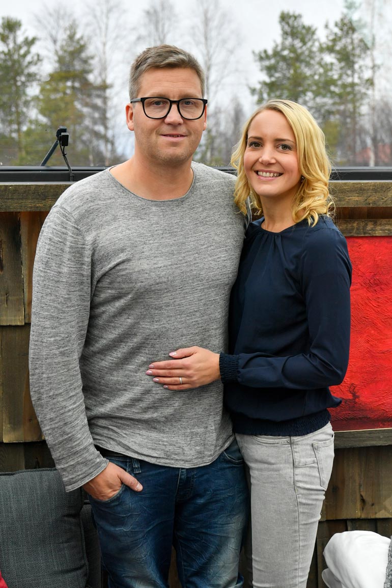 Pian kuusi vuotta yhdessä olleet Jani ja Maria menivät kihloihin viime vuoden huhtikuussa. Jani ja Maria avautuivat Seiskalle häistään.
