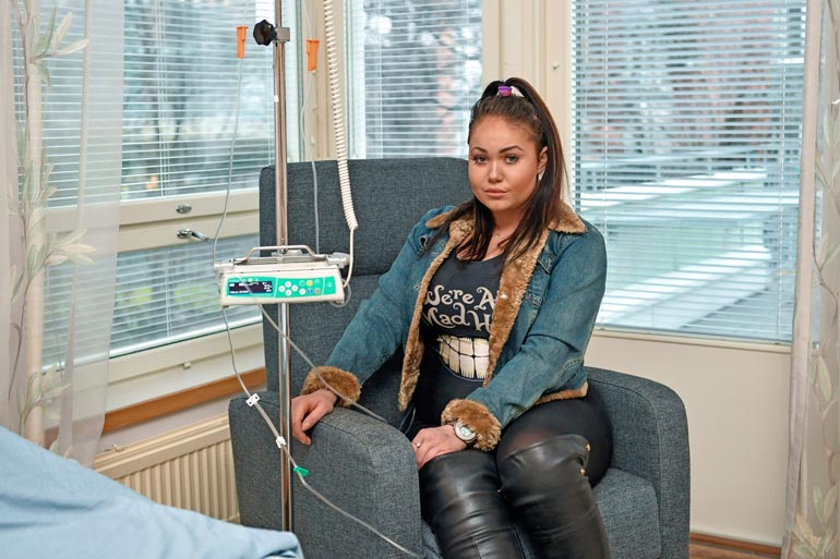 – Huonovointisuuteni ja koronaviruksen takia en ole päässyt käymään vähään aikaan ulkona, Janita suree.