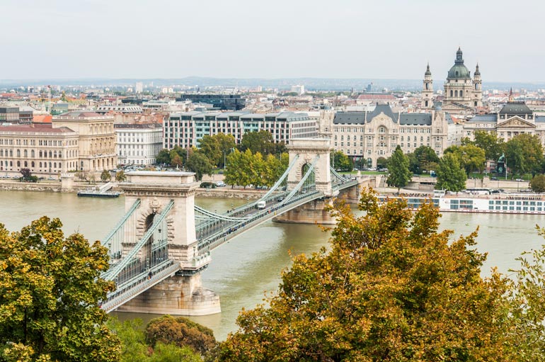 Nainen oli Ilkan työmatkalla mukana muun muassa Unkarin pääkaupungissa Budapestissä.