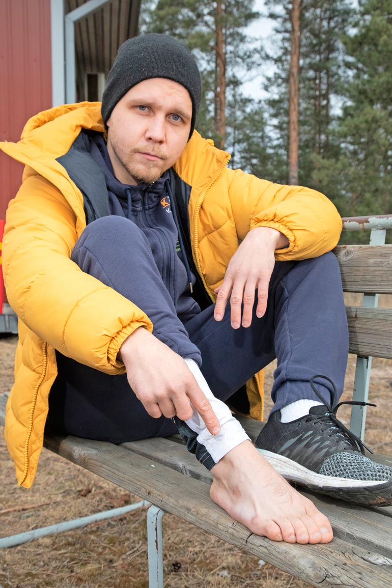 – Teen yhä joka aamu liikeharjoituksia, jotta jalka säilyy toimintakykyisenä, harhaluodin jalkaansa vuonna 2011 saanut nyrkkeilijä Matti Koota kertoo.