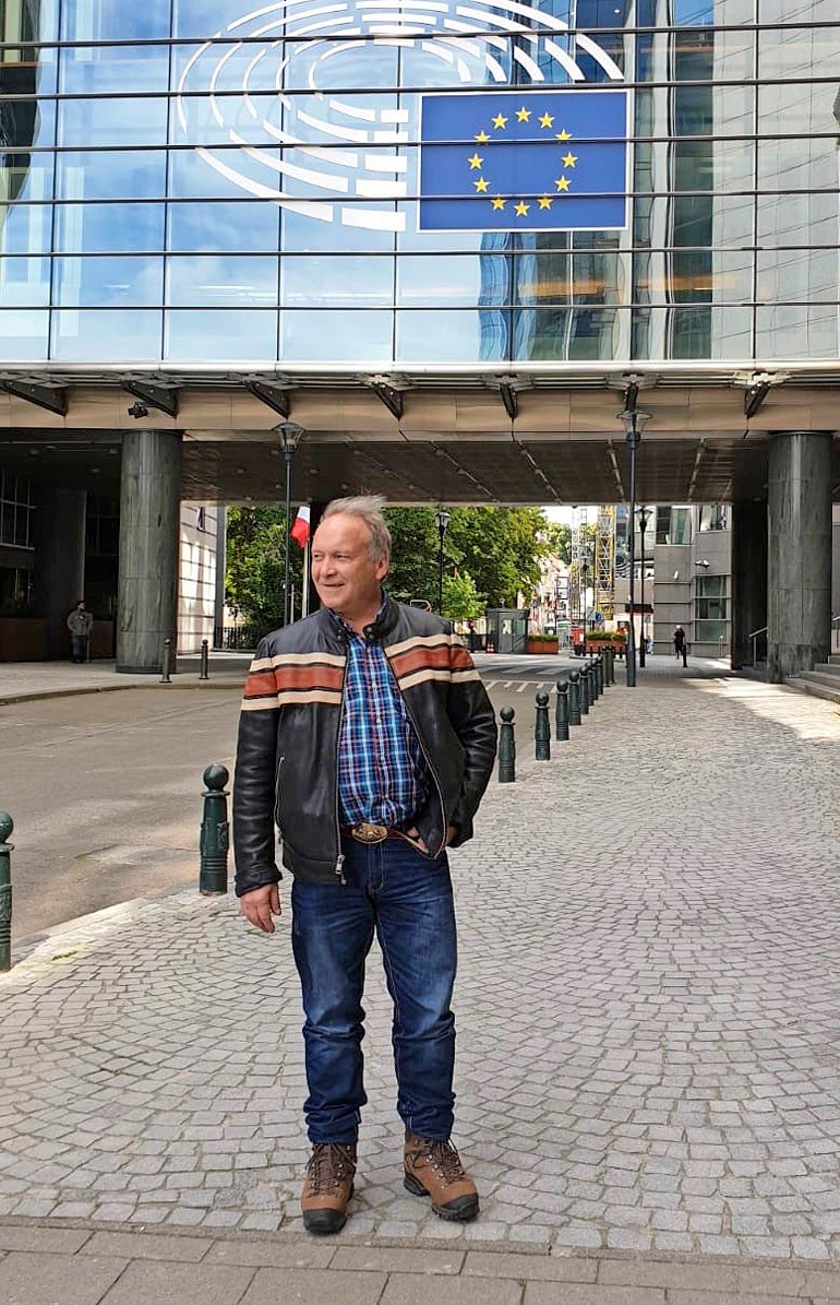 – En ole pussailukulttuurista tykkäävä, perustelee Teuvo, miksei pidä Brysselistä.
