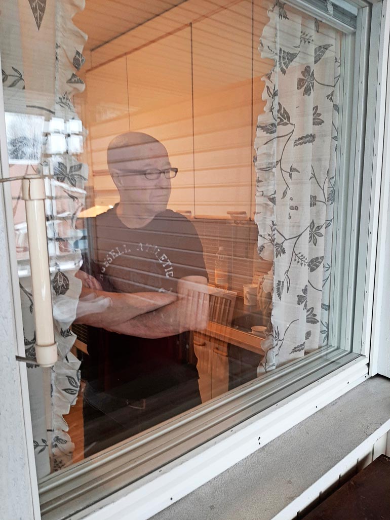 Enzo on pysytellyt visusti kotonaan Haukiputaalla. – Koronan takia en ole liikkunut mihinkään. Ja hygieniasta on pidetty hyvää huolta!