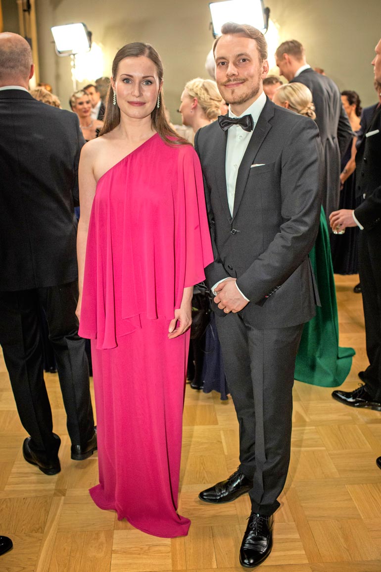 Pääministeri Sanna Marin on suorasanainen skorpioni. Hänen kumppaninsa, viestintäjohtaja Markus Räikkönen on puolestaan neitsyt. Astrologian mukaan näiden tähtimerkin suhde kukoistaa älyllisellä tasolla.