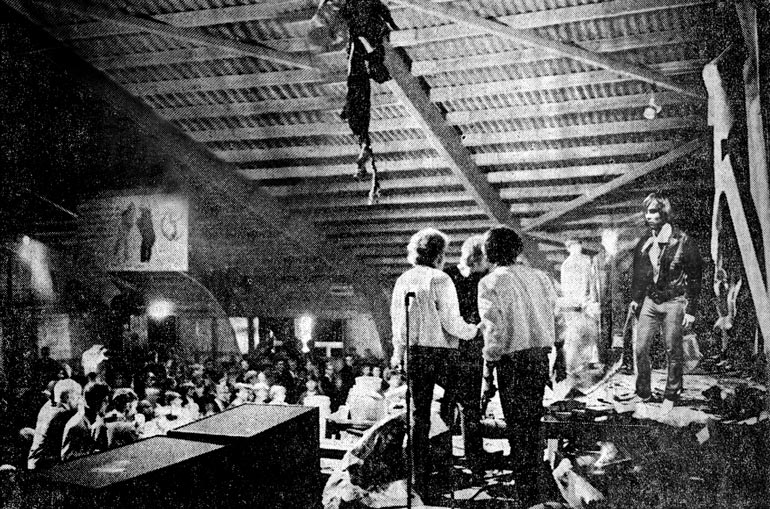 Varsinais-Suomen Vehmassalmella nähtiin kesällä 1968 kirjaimellisesti räjähtävä Danny-show. Poksahtanut magnesium synnytti tulipalon, joka vei 18 ihmistä sairaalaan. – Se oli surullinen tapaus, Danny myöntää.