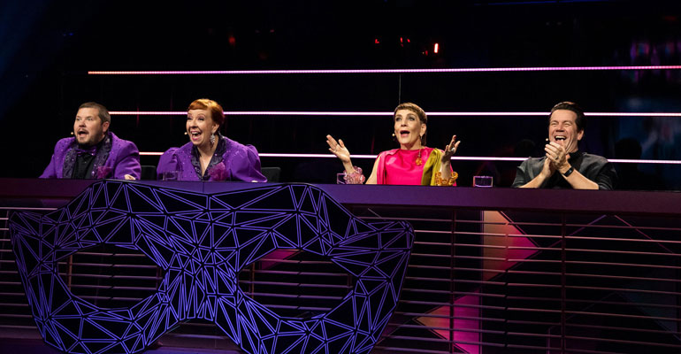 masked singer panelistit yllättyneinä