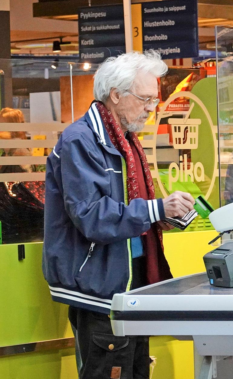 Pressan puoliso on tarkan markan mies, sillä hän otti S-etukortilla tarkasti bonuspisteet talteen!