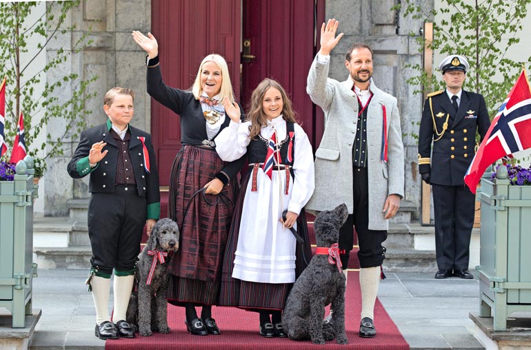 Haakon ja Mette-Marit eivät anna talossaan itsemurhan tehneen valtakunnankomissaari Josef Terbovenin haamun häiritä perheonneaan.