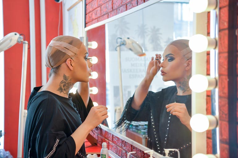 – Ihmisillä on drag-artisteista usein se väärinkäsitys, että nämä haluaisivat olla naisia.