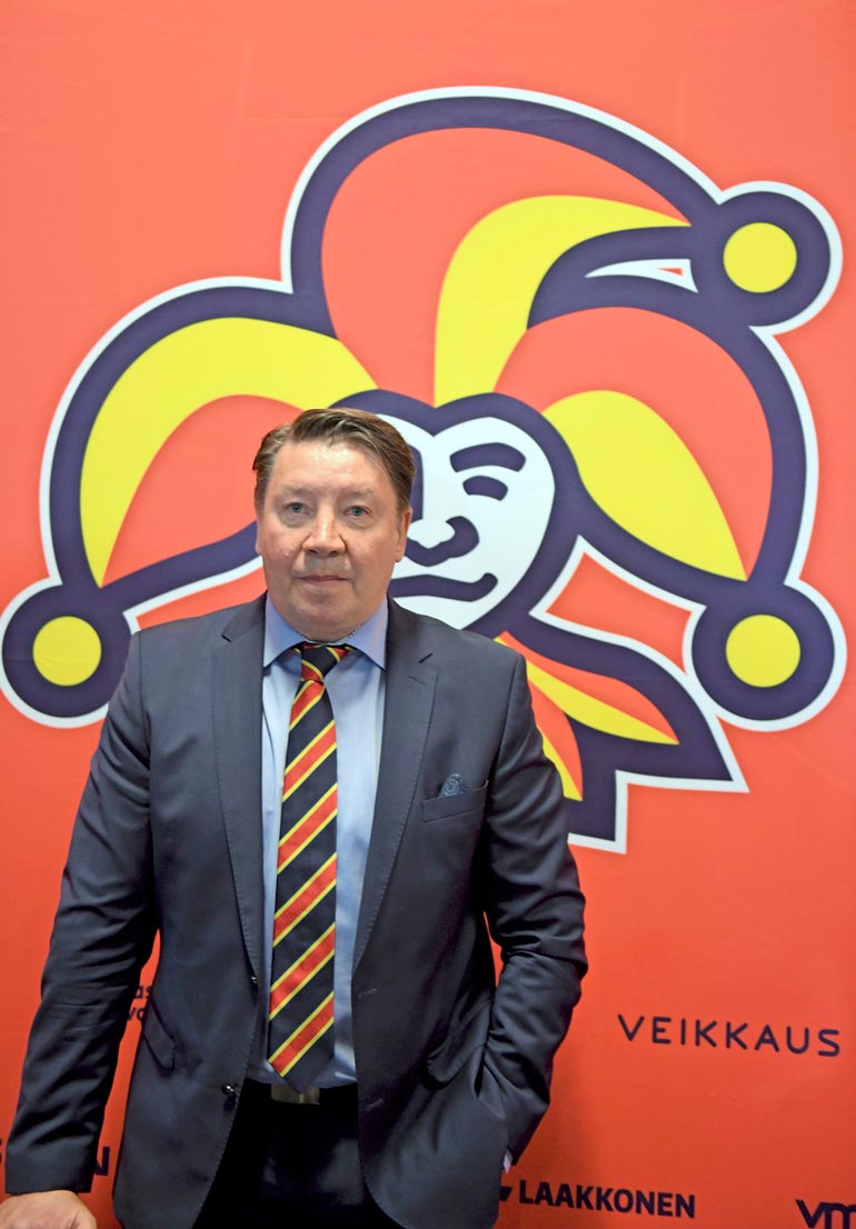 Jari on KHL-seura Jokereiden pääomistaja, hallituksen puheenjohtajana ja general manager.