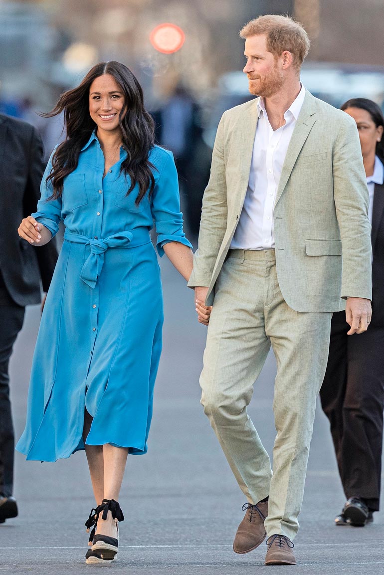 Meghan ja Harry tekevät paljastuskirjaa, jossa kertovat päätöksestään elää vapaudessa ilman hovia ja mediaa.