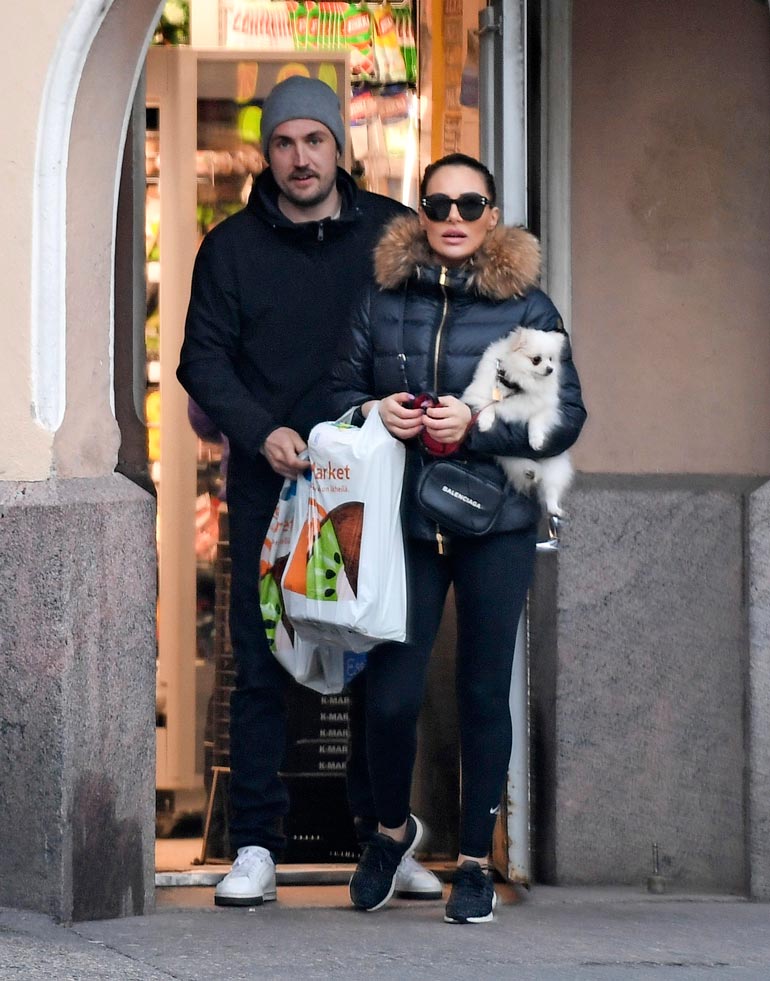 Seiskan paparazzi nappasi Stefusta ja Sofiasta viime viikolla ensimmäisen yhteiskuvat. Pian kuvan ottamisen jälkeen pari ei enää peitellyt suhdettaan.