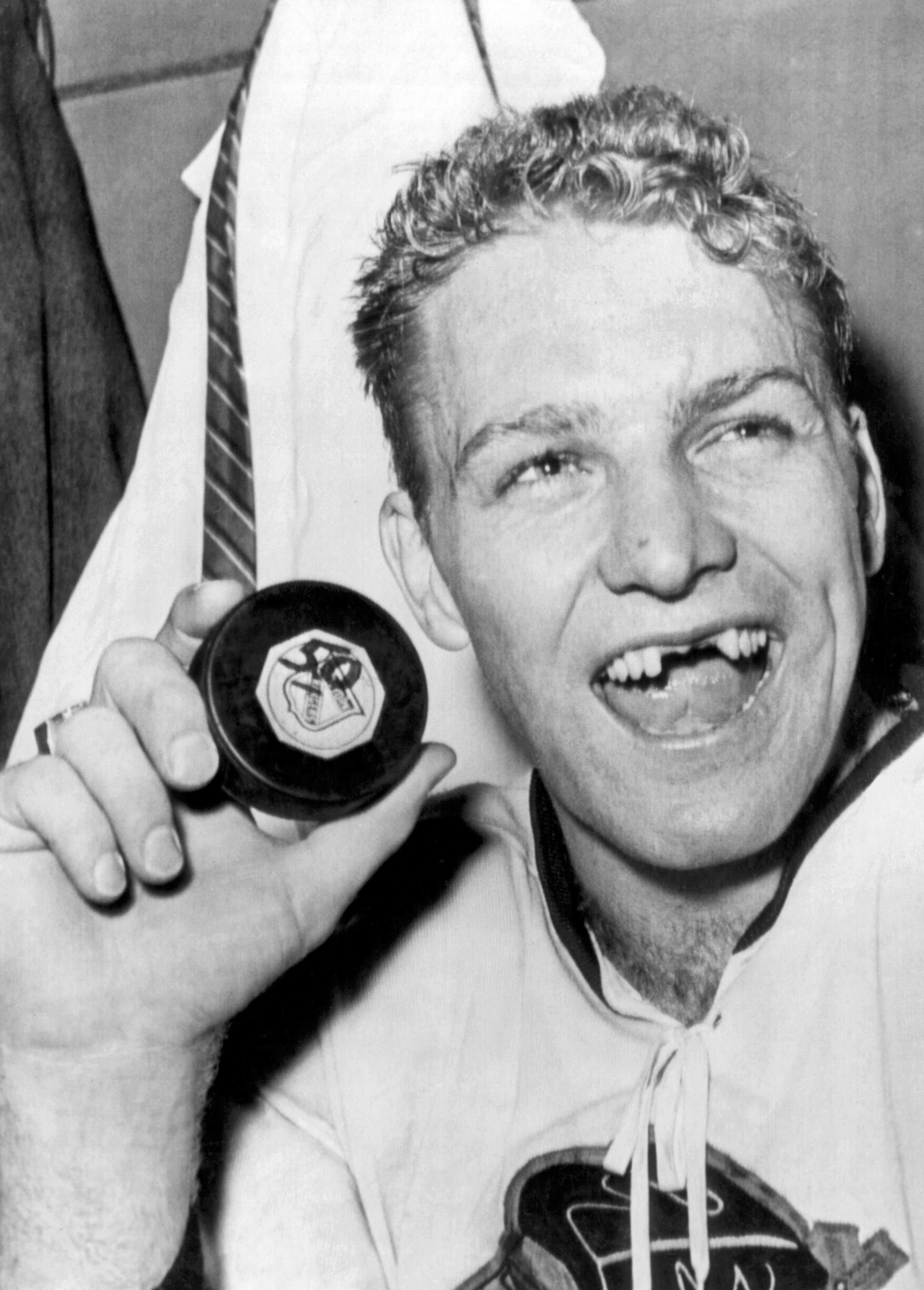 Aikansa kovimpiin kiekkotähtiin lukeutunut Bobby Hull jyrähti, kun eurooppalaispelaajien kaltoinkohtelu ei meinannut lakata millään.