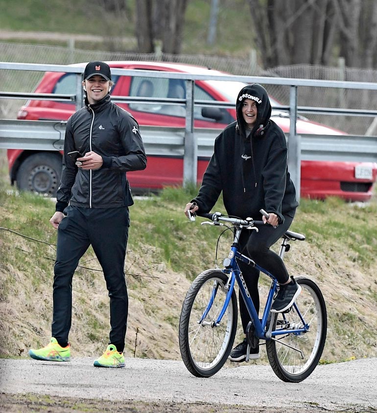 River ja Luna äkkäsivät paparazzin. Pian kuvan ottamisen jälkeen temperamenttinen River säntäsi valokuvaajan perään.