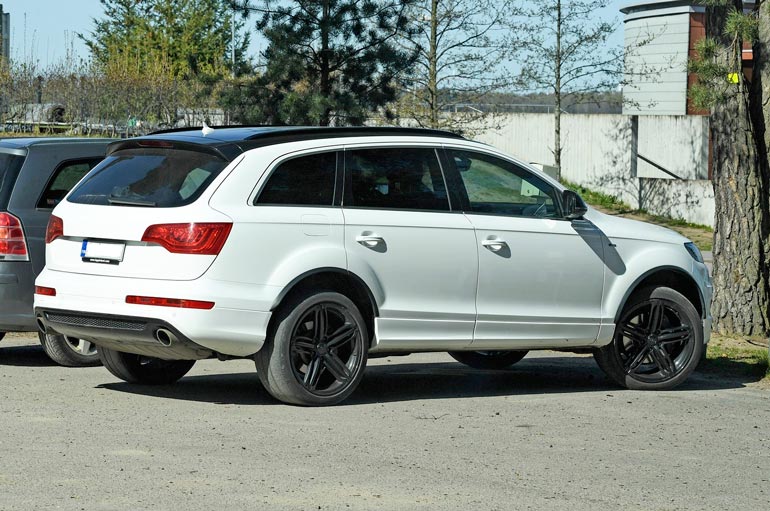 Jeren ja Nannan auto on katsastamatta.