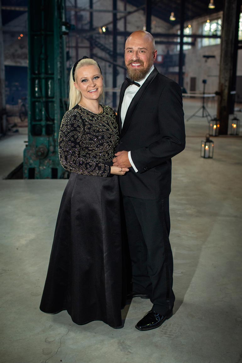 – Häämme ovat sekoitus maalaisromantiikkaa ja glamouria, Sunneva kertoo.