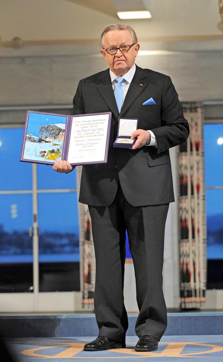 Martti Ahtisaari oli tasavallan presidentti 1994–2000. Hän sai Nobelin rauhanpalkinnon vuonna 2008.