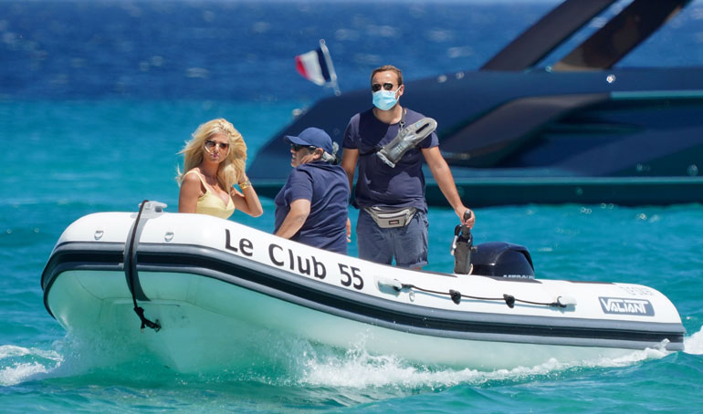 Victoria Silvstedt ja Maurice Dabbah veneilemässä