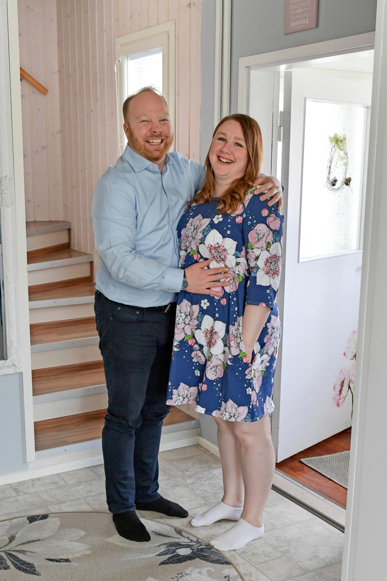 Anniina ja Ville ovat sitä mieltä, että jos suhteen alussa joutuu väkisin vääntämään tiettyjä perusasioita, se ei povaa suhteelle hyvää.