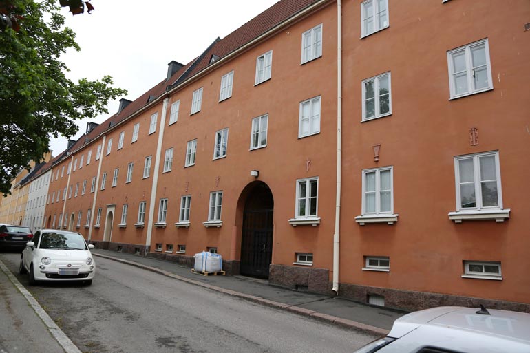 Laurin osoitetiedot ovat päivittyneet kesäkuun alussa alle viiden kilometrin päähän ex-rakkaasta.