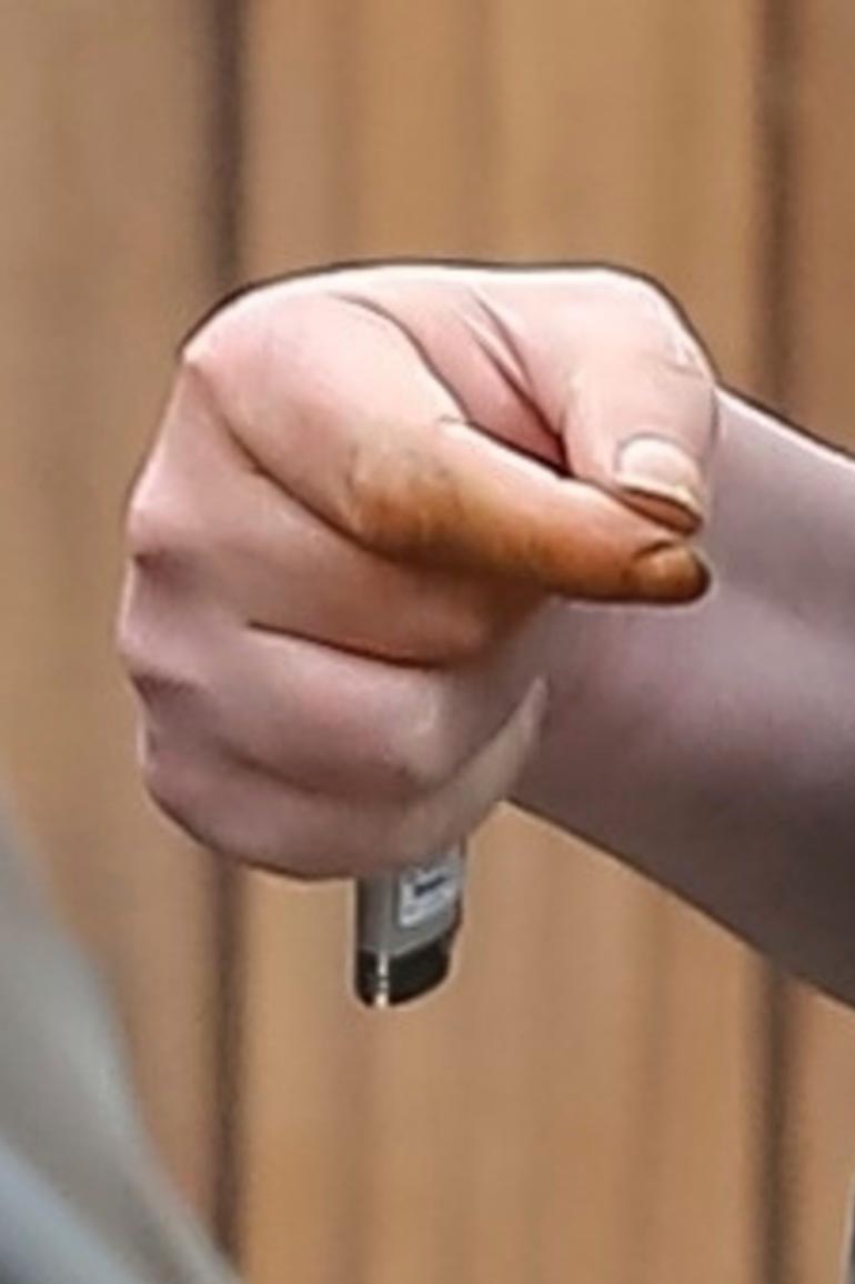 Tupakointi kuuluu näyttelijän paheisiin. Matthew on myös puhunut kipulääkeriippuvuudestaan julkisesti.