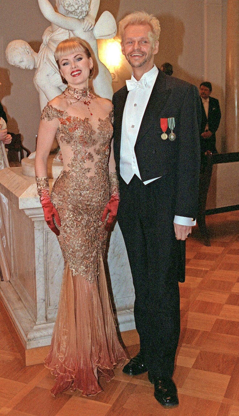 Jorma ja Helena edustivat vielä vuonna 1998 Linnan juhlissa yhdessä ennen eroaan.