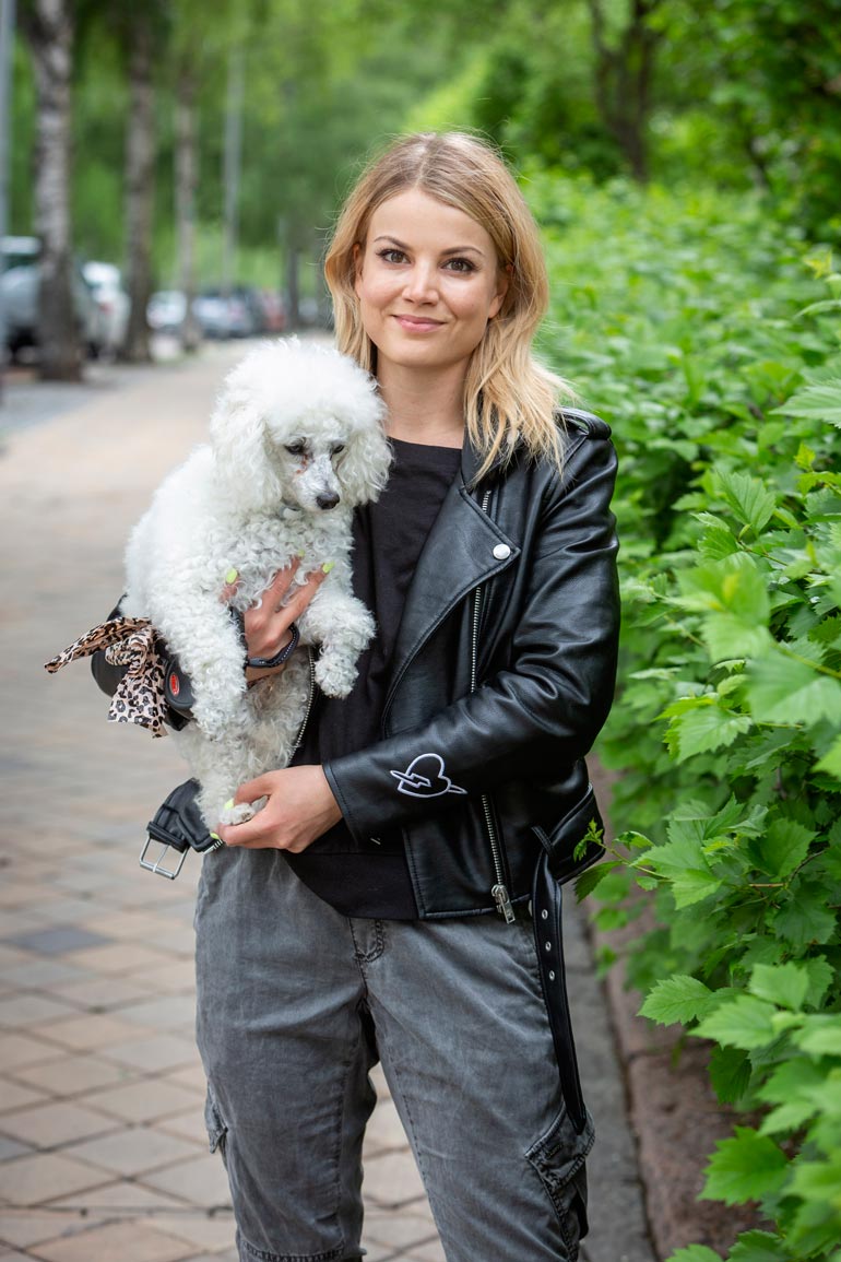 Jannin silmäterä Harri on peräti kahdesti saanut isomman koiran hampaat nahkaansa.