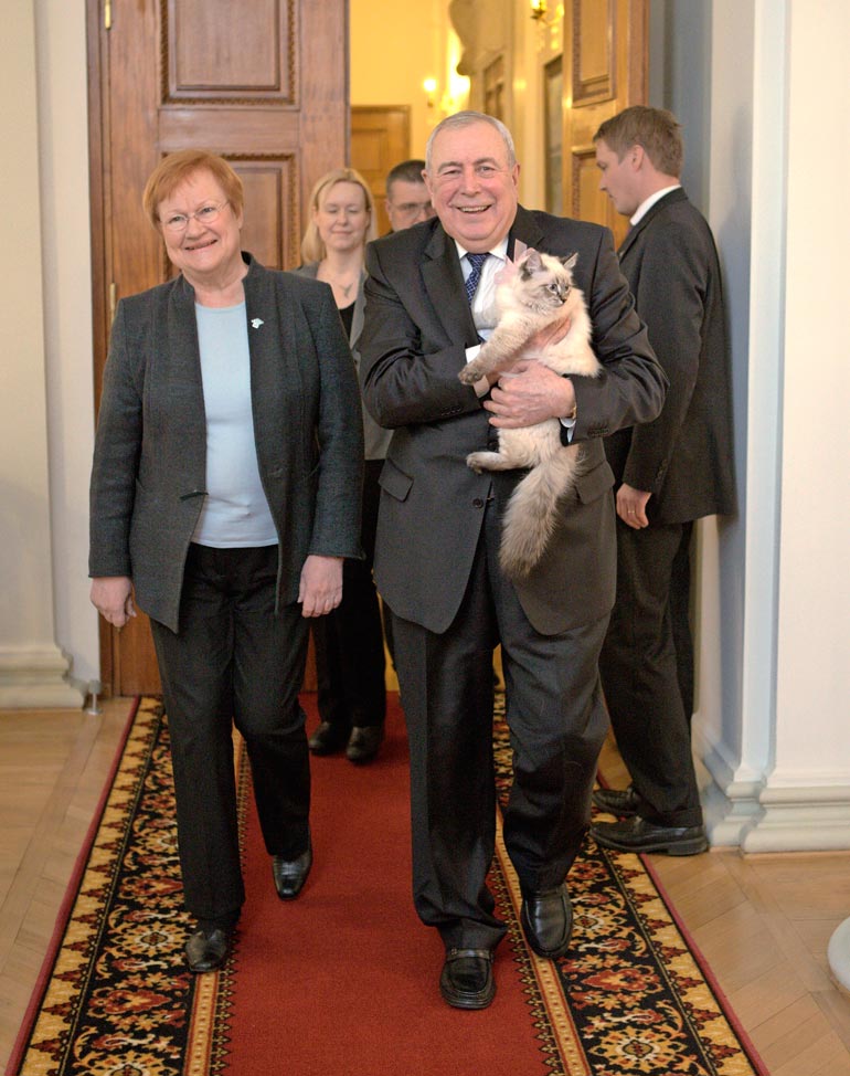 Tarja sai Meggin lahjaksi Venäjän silloiselta pääministeriltä Dmitri Medvedeviltä vuonna 2013.