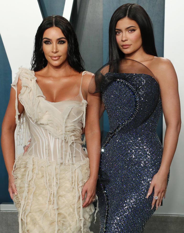 Kim Kardashianin kaupat ovat nostamassa hänet ökyklaaninsa ykköskroisokseksi ohi Kylie-siskonsa.