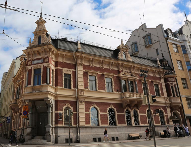 Ikävä tilanne tapahtui heinäkuun ensimmäisenä perjantaina Restaurant & Bar Groteski -ravintolan sisäpihan yläterassilla.