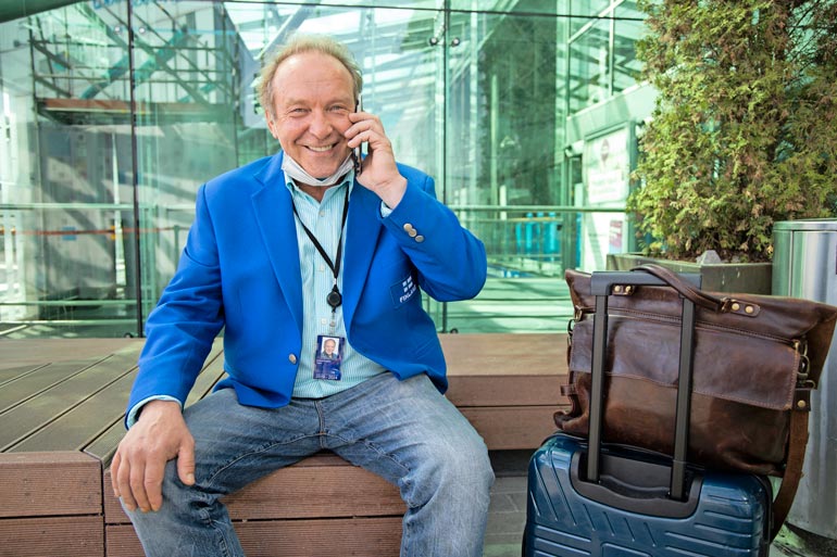 – Näin joskus krapulaunen, että minusta tuli presidentti, mutta ei minusta siihen edustushommaan ole. Eduskuntavaaleissa kuitenkin asetun ehdolle, Teuvo lupaa.