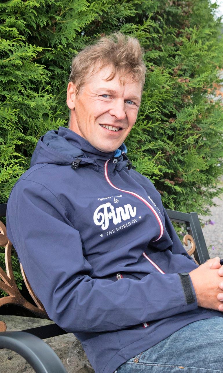 Toni kertoo, että äskettäinen perhetapaaminen Oulussa kärjistyi riidaksi, jota rauhoitelemaan saapuivat poliisit.