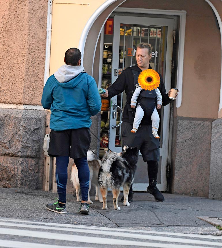 Jukka kävi vauhdikkaan lenkin päätteeksi hakemassa ystävälleen Mehdi Yonesille viherpirtelön.
